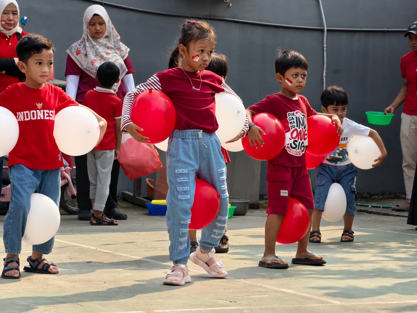 Lomba Bawa Balon